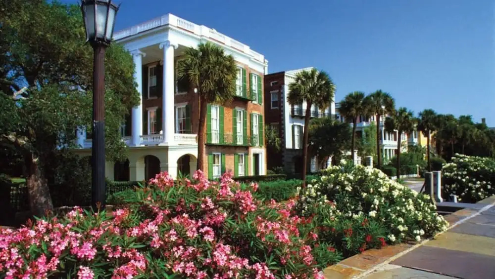 1111 Middle Street by Avantstay Charming Historic Cottage Featured in "dear John" Movie Beach Access