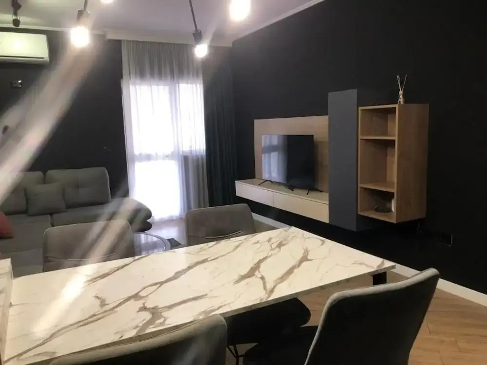 Tirent Apartment Komuna Parisit 1