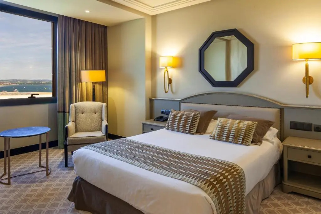 Double room with sea view (full double bed)