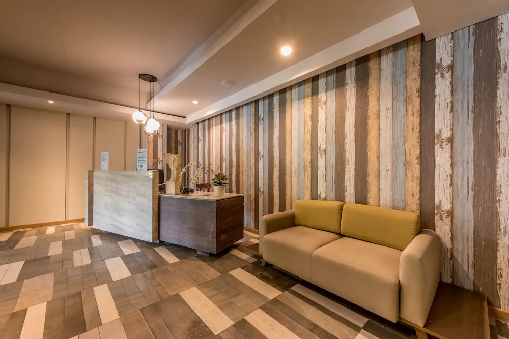 Lobby & Reception
