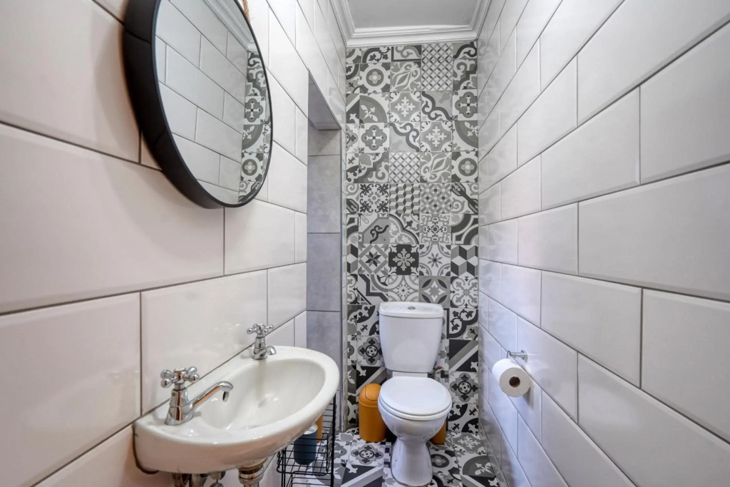 Hampton Collection - Trendy 2 Sleeper Apartment with Pool — фото 5