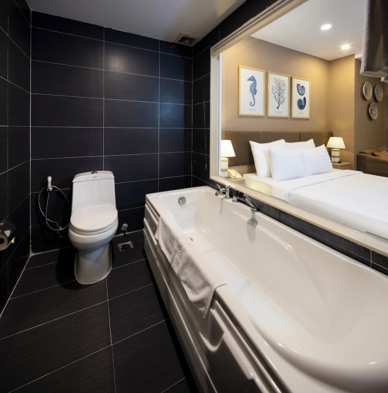 Deluxe Double room with balcony and with sea view (full double bed)