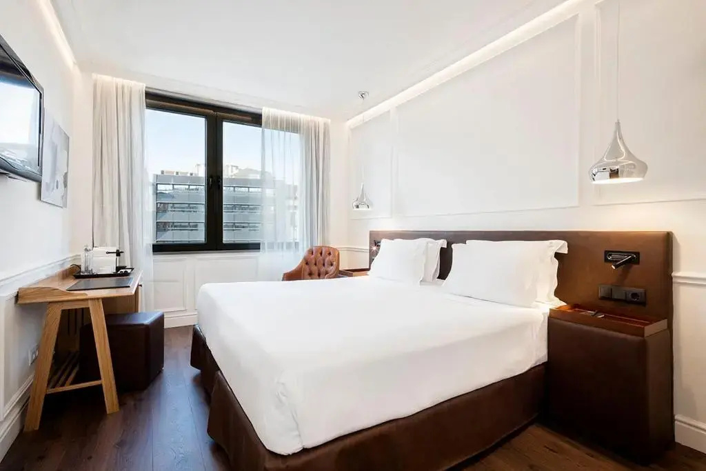 H10 Itaca Room Type - Deluxe Double room (full double bed)