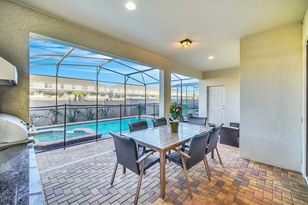 Glamorous Home, Private Pool Sleeps 14 Ww103