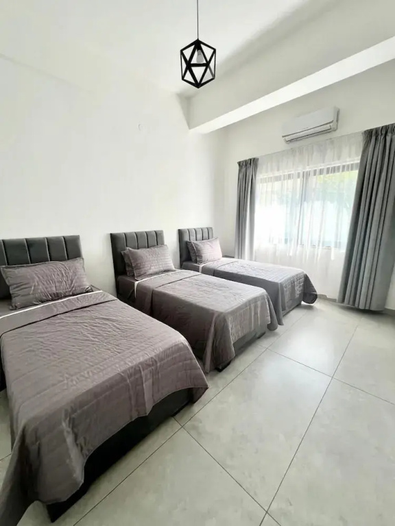Standard Triple room with balcony