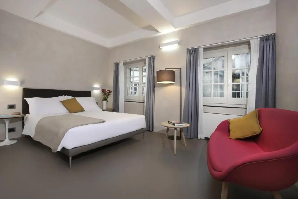 Deluxe Double room with city view (full double bed)