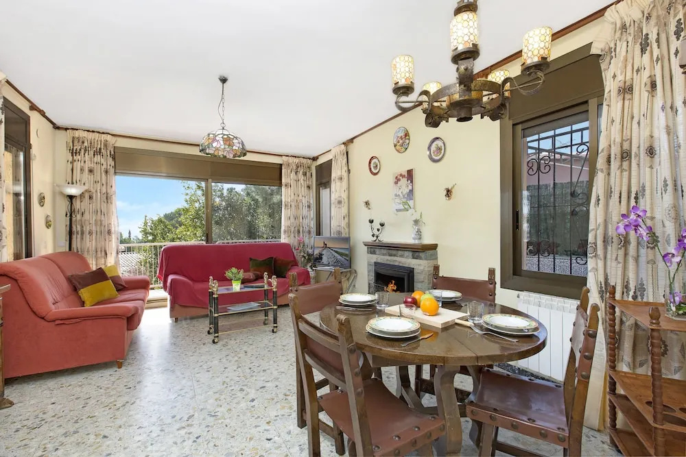 4 Bedrooms Villa