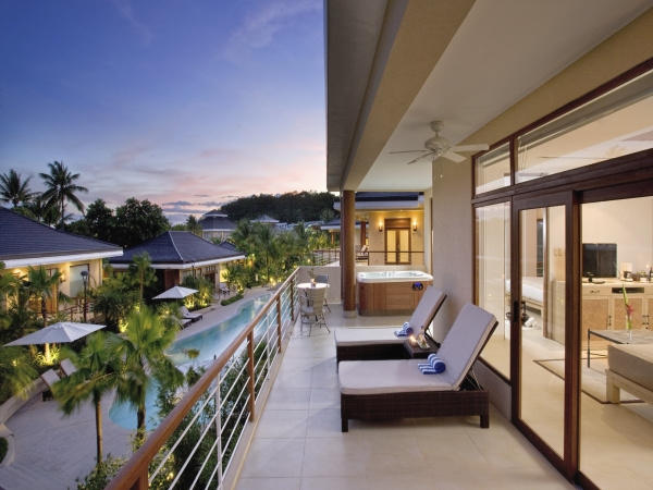 1 Bedroom Premier Suite with pool view