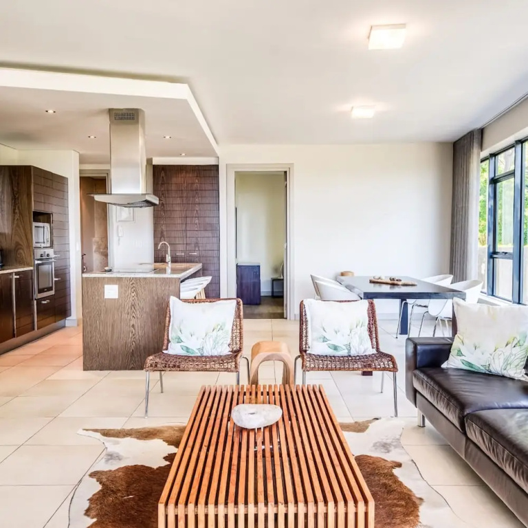 Delightful Rental w Sea Views Vadi Apartment