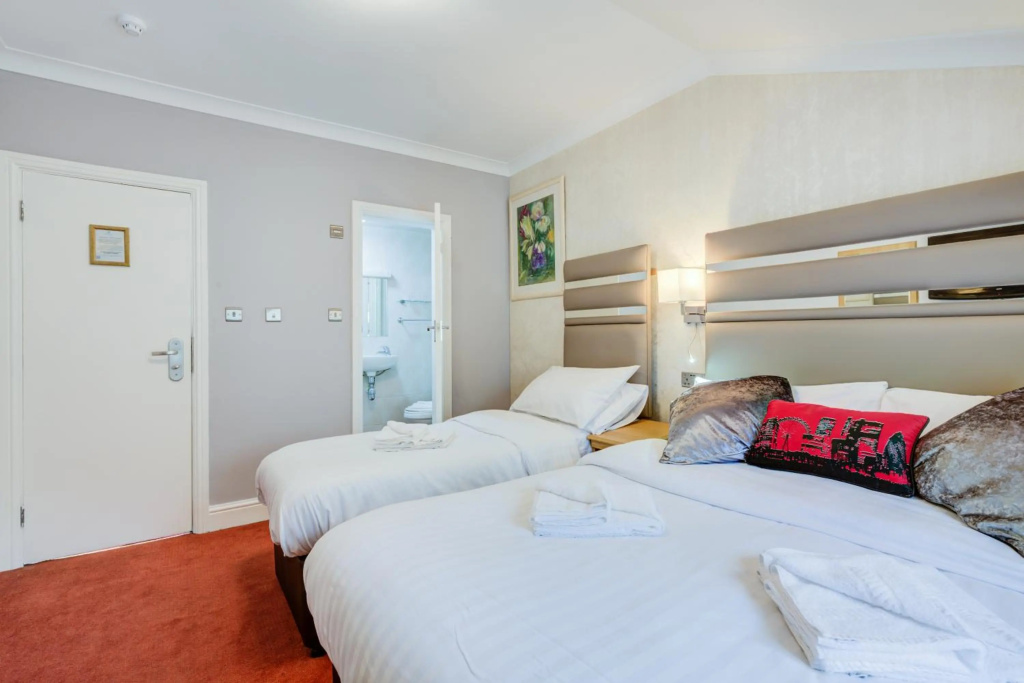 Отель Kingsway Park Hotel at Park Avenue в Лондоне
