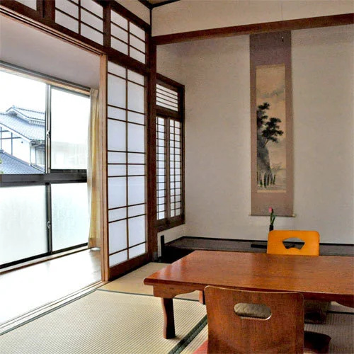Economy room