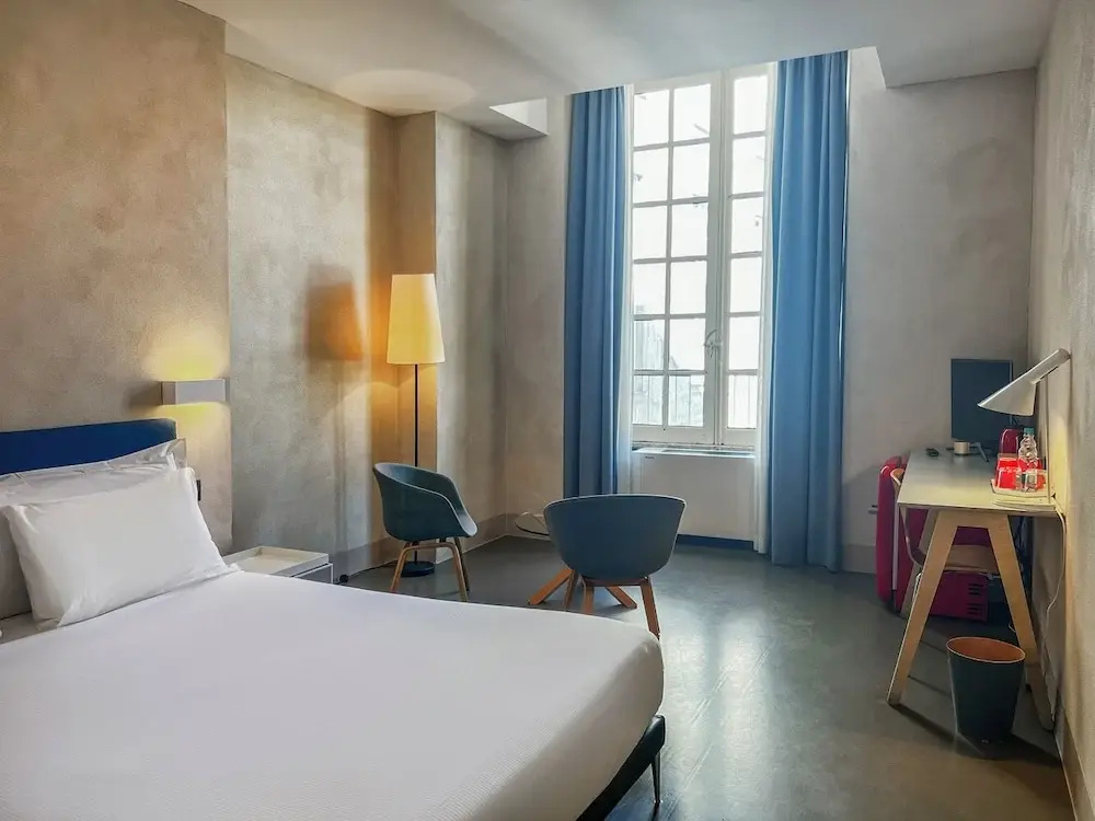 Deluxe Double room (full double bed)