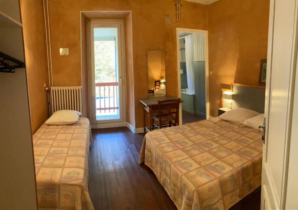 3 Bedrooms Apartment