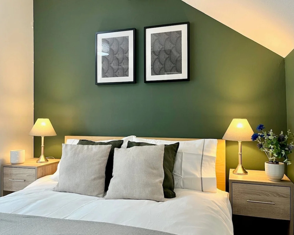 Charming Home Near Gatwick Airport