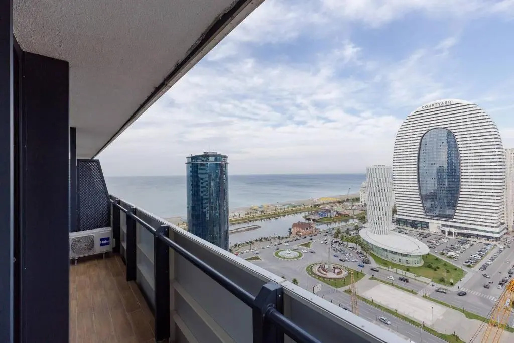 1BR Apartment With Sea View And balcony In Batumi
