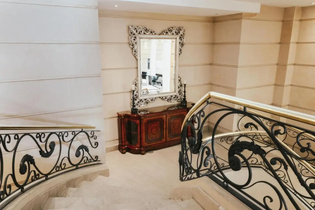 Diplomatic Hotel - Général