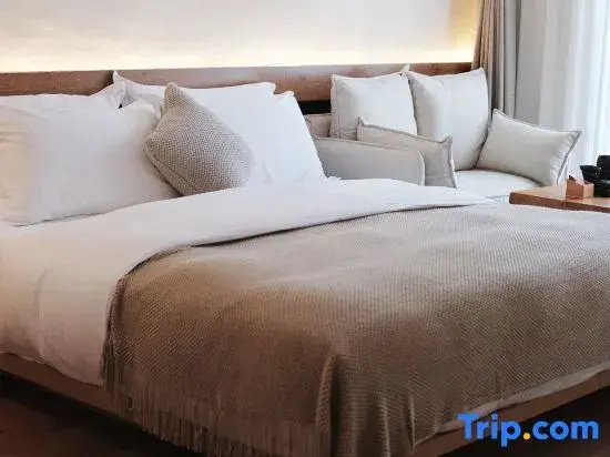 Standard Double room with courtyard view (full double bed)