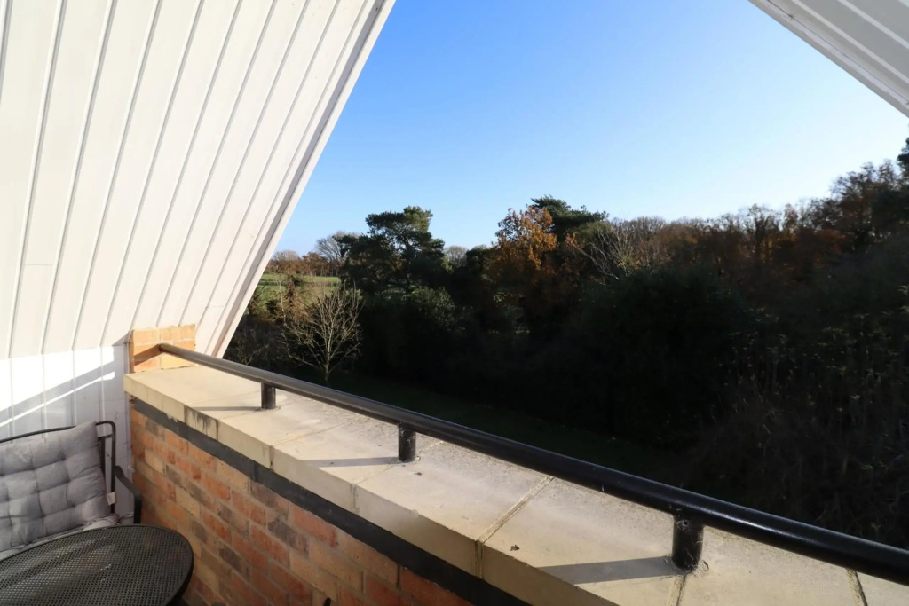 Modern and Stylish Penthouse Apartment next to Maidenhead Golf Course