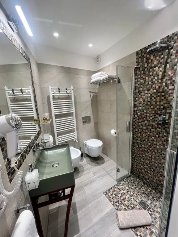 Deluxe Double room (full double bed)