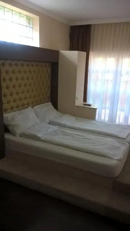 Standard Double room with balcony (full double bed)