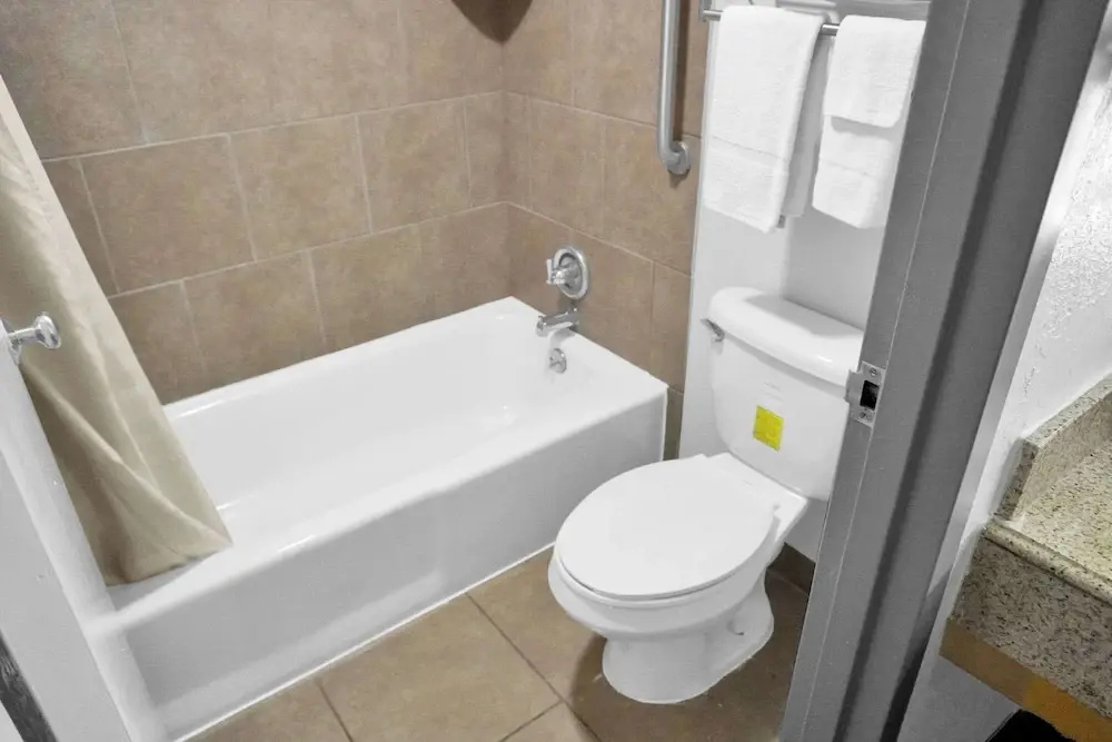 Double Suite (full double bed)