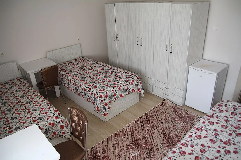 Seckin Apart - Caters to Adult Women - фото 14