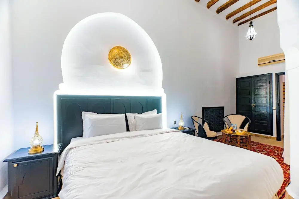 Double Suite with balcony and with courtyard view (full double bed)