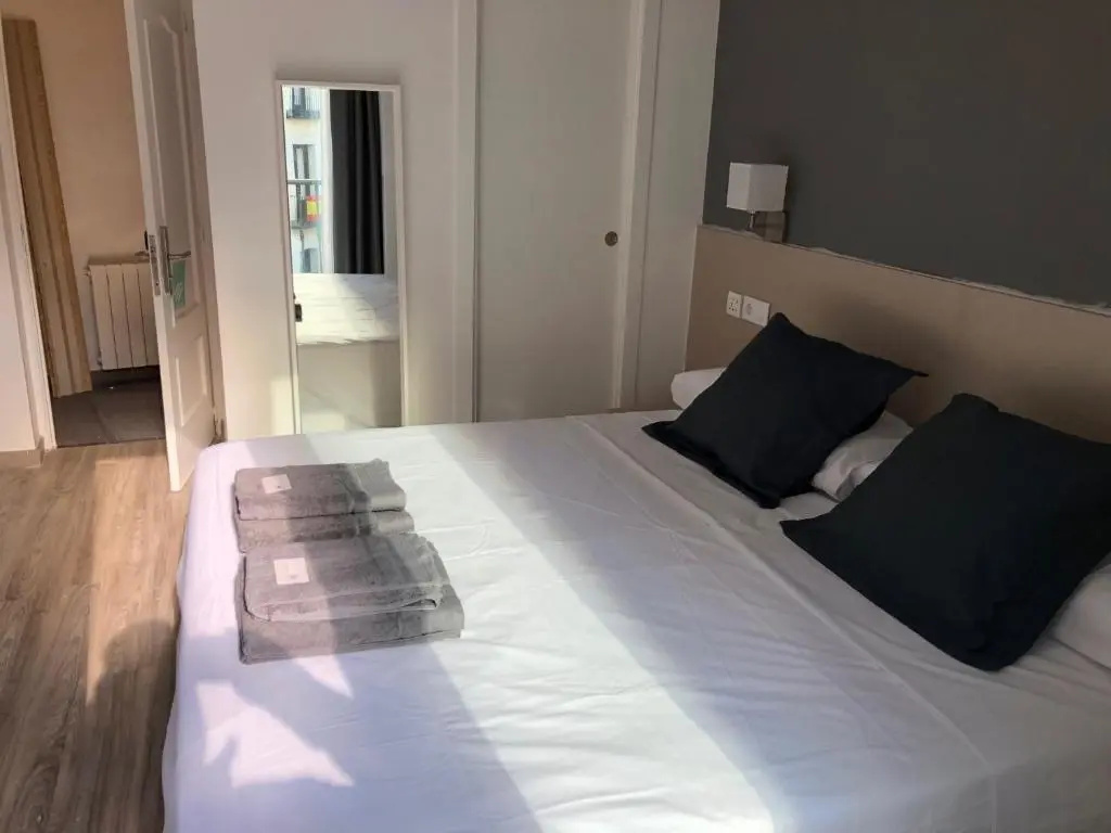 Standard Double room with balcony (full double bed)