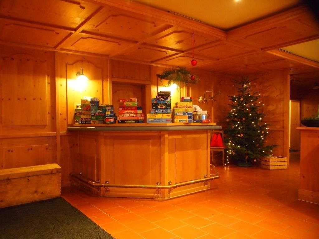 Lobby & Reception