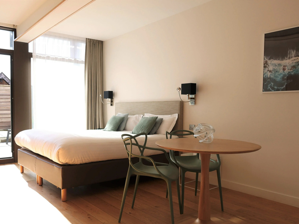 Voir la photo 2 — LES SUITES DU PORT by Le Saint Ferdinand