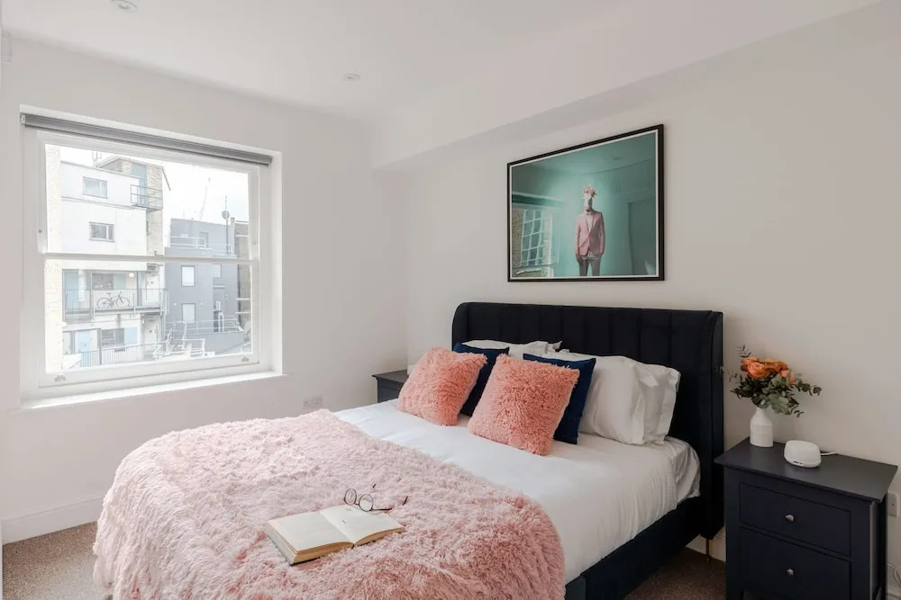 The Vanity Affair - Fitzrovia - by Frankie Says — фото