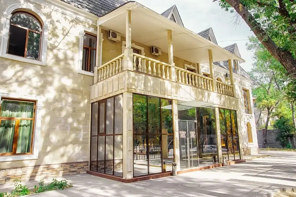 Promenade Park Hotel