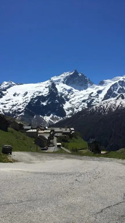 The chalet de la Meije - Facing the Plateau d'Emparis