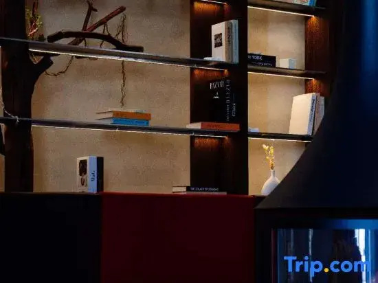 Yichuan Yue Bai Hotel