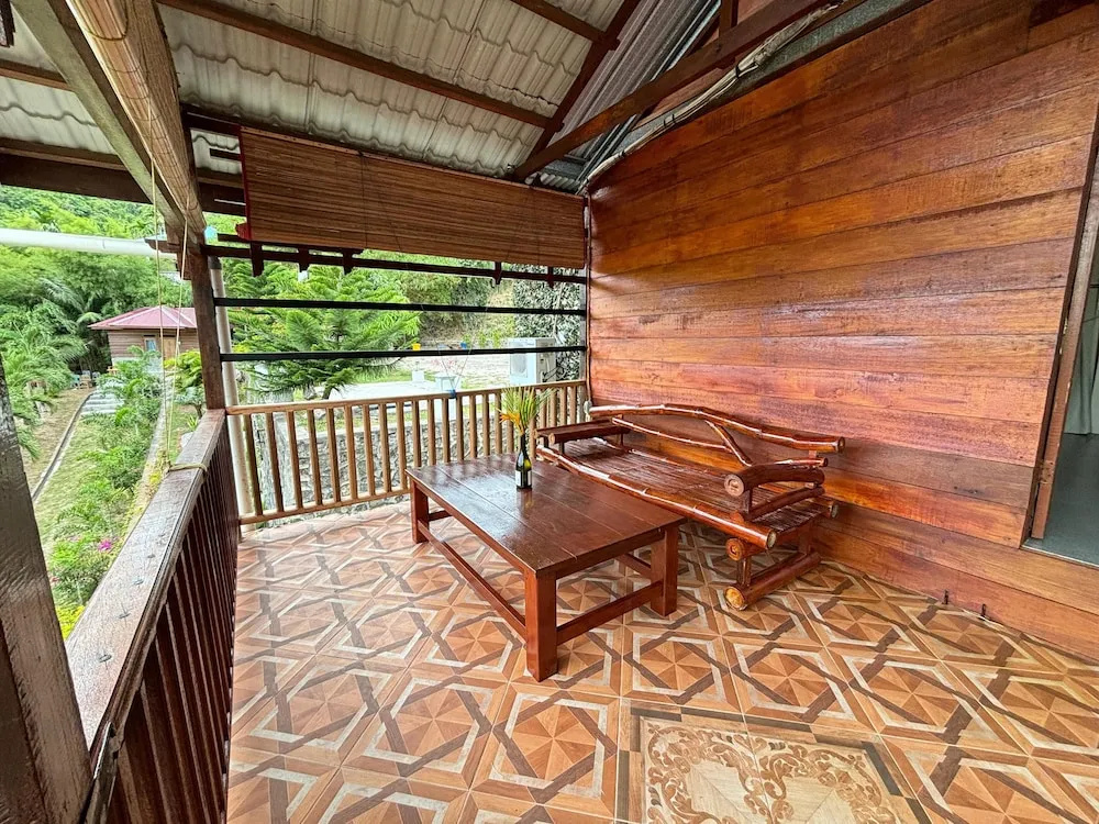 The Hawk's Nest Resort