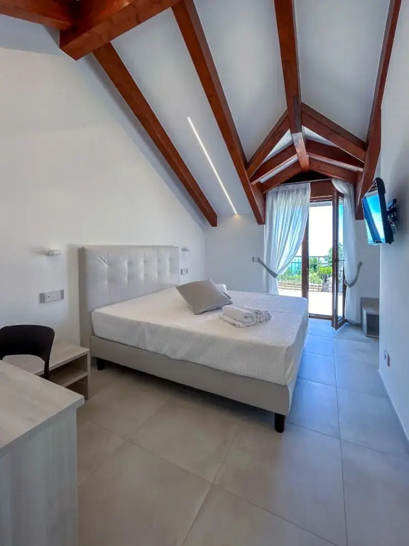 Deluxe Double room with balcony and with sea view (full double bed)