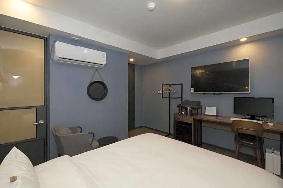 Standard Double room (full double bed)