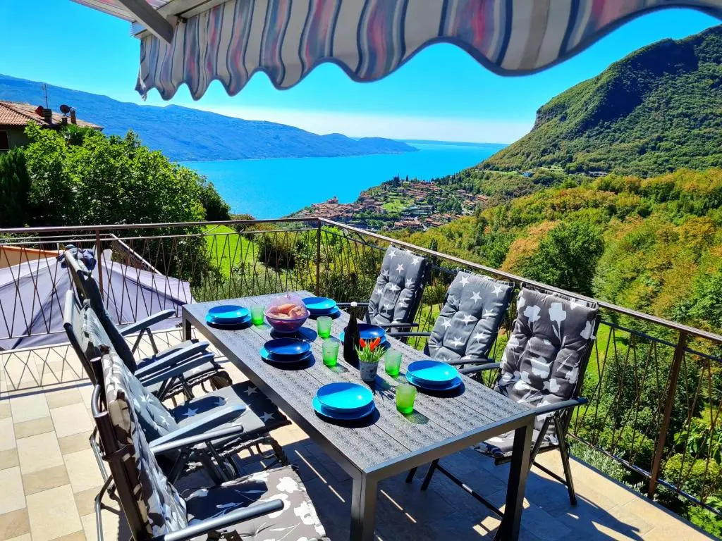 2 Bedrooms Apartment with balcony and with lake view