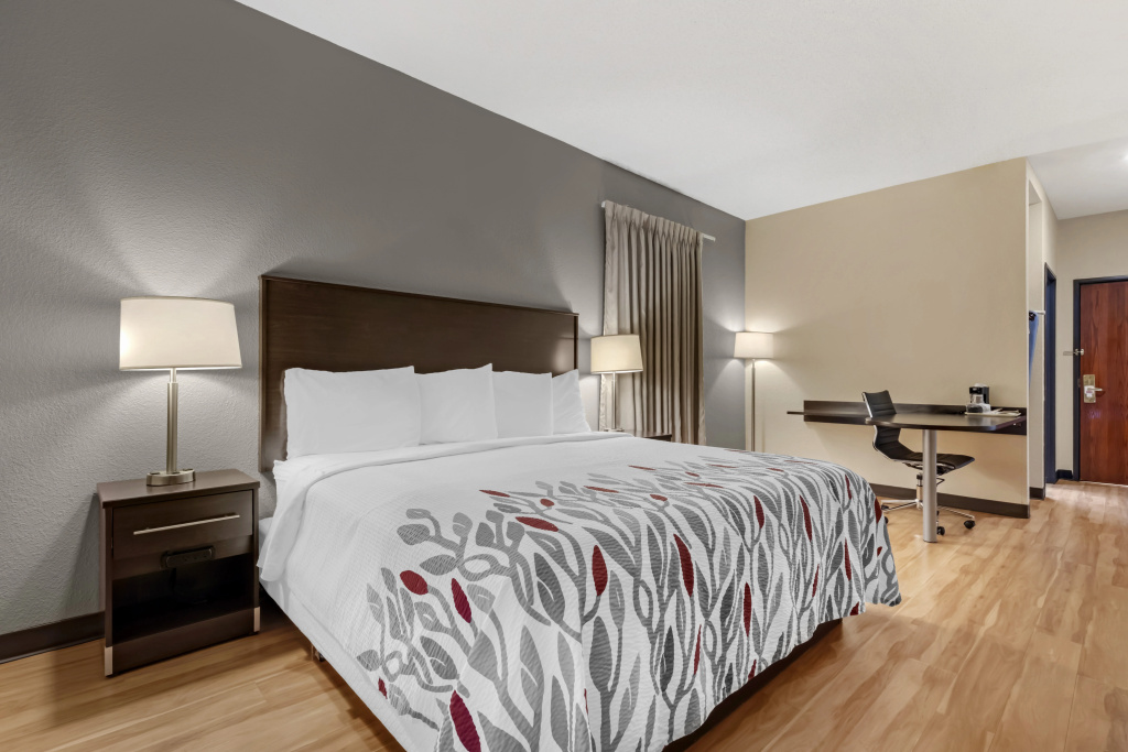 Red Roof Inn Dumas — 3