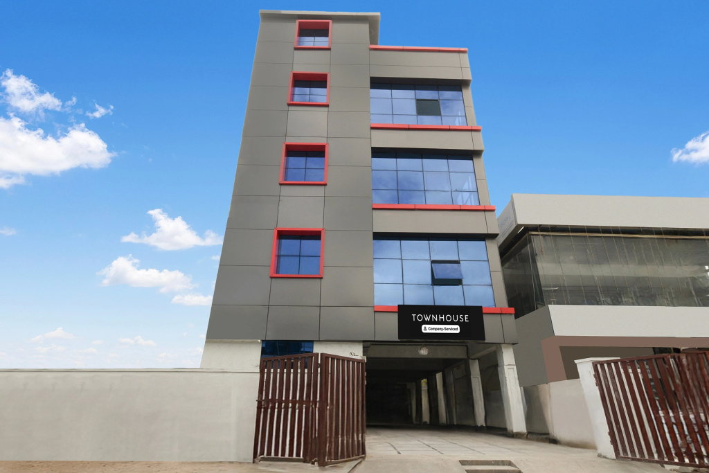 Super Townhouse Oak Kamineni Bus Stop