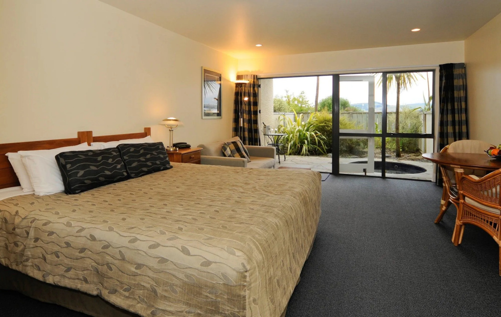 Baycrest Lodge