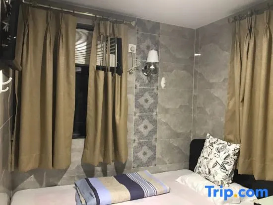 Standard Sextuple room