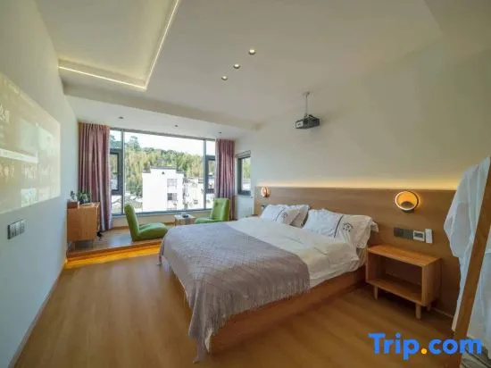 Luxury Double room (full double bed)