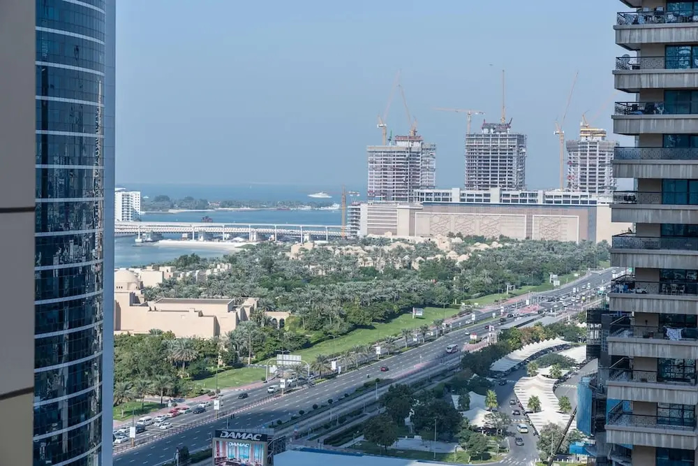 Cozy 1-bedroom Apartment for 4 in Dubai Marina