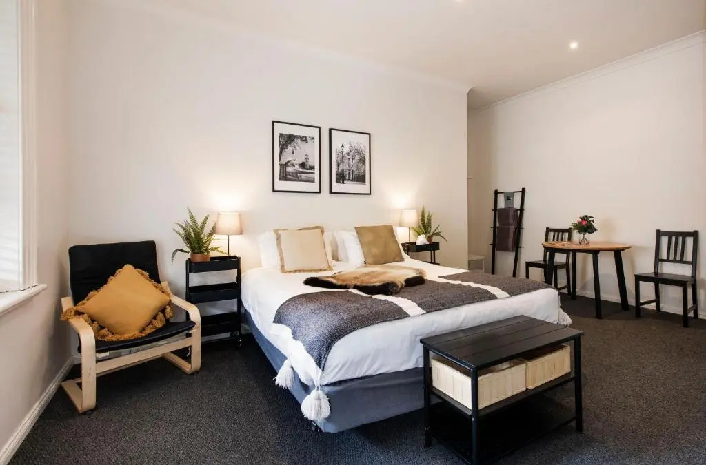 The Woolpack Hotel — фото