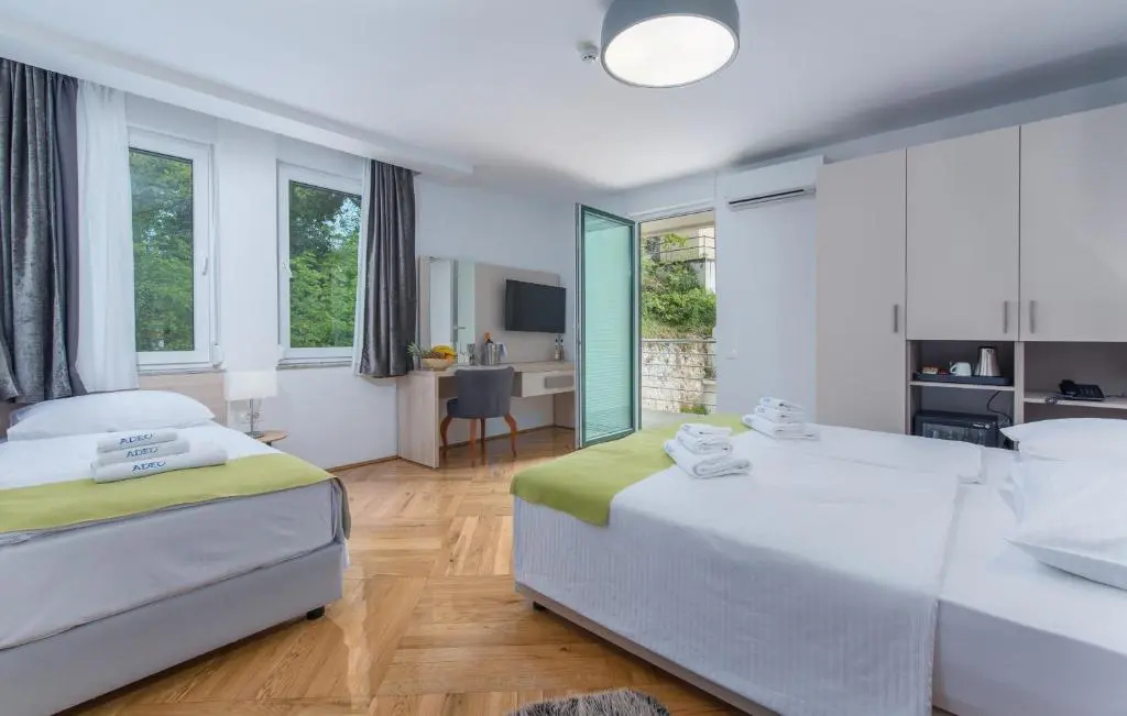 Standard Triple room with balcony