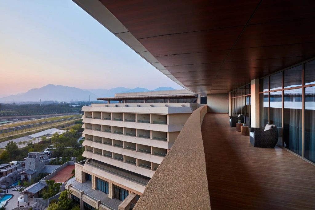 Presidential Double Suite with balcony (full double bed)