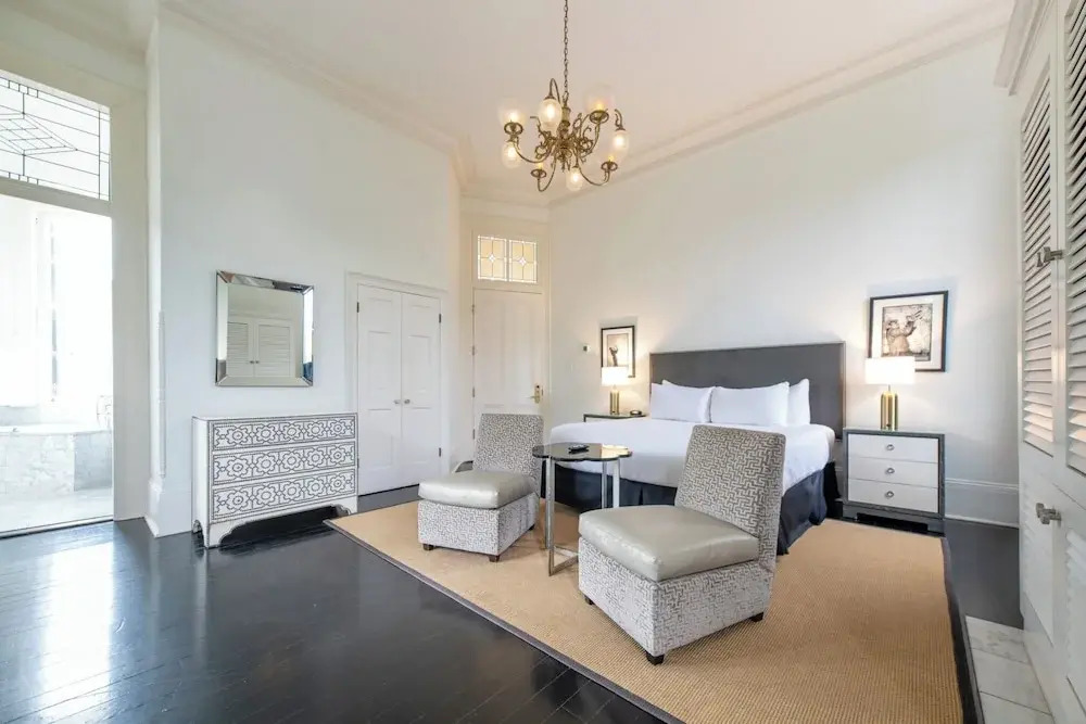Номер Grand с балконом в Melrose Mansion