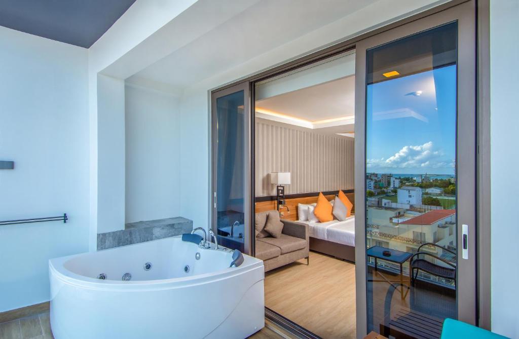 Triton Prestige Seaview & Spa