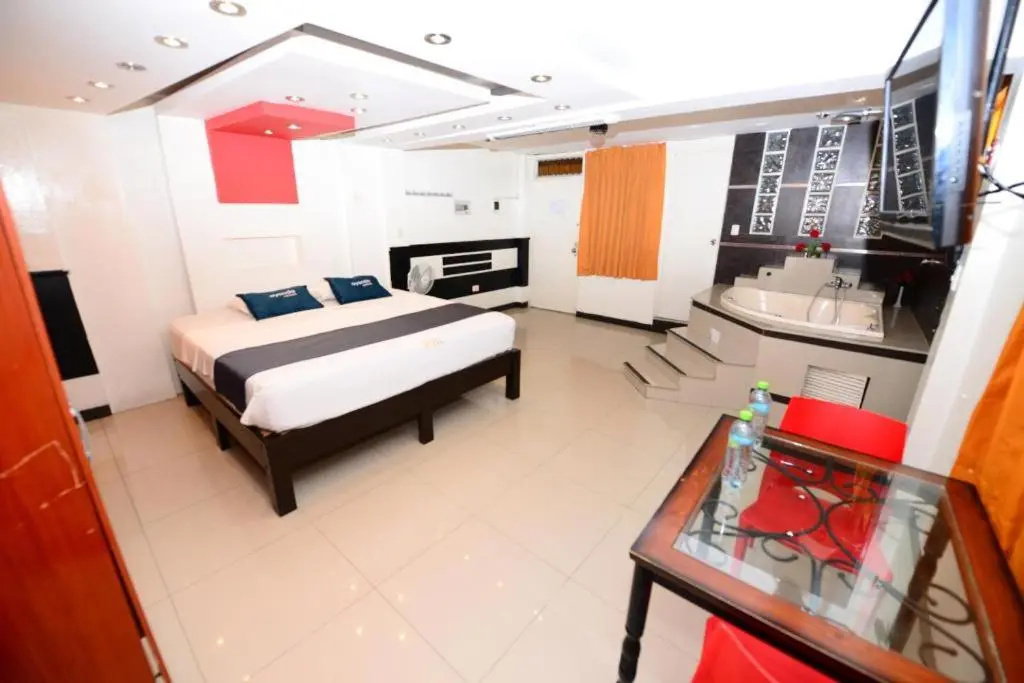 Deluxe Double room (full double bed)